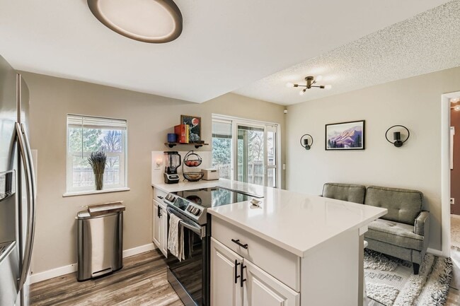 Building Photo - 12960 Hazel Dr