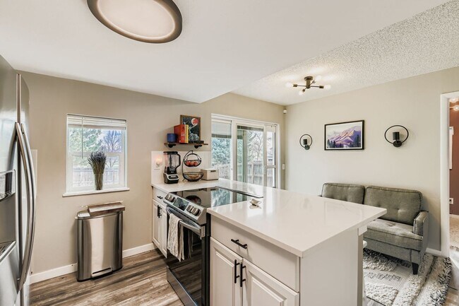 Building Photo - Charming 3 bed/1 bath Broomfield Home - Available December 20th!