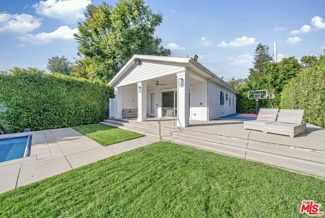 Building Photo - 12345 Huston St