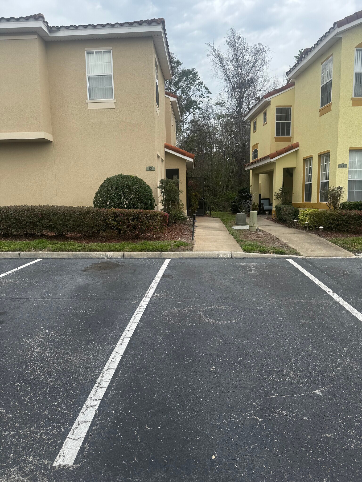 Building Photo - 326 Monroe Cir