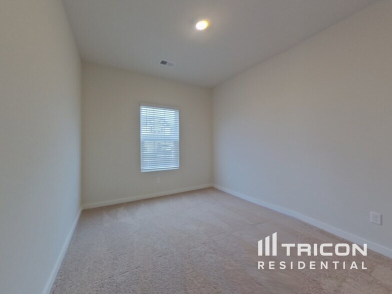 Building Photo - 1213 Crested Iris St