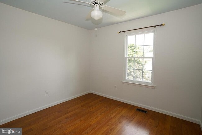 Building Photo - 7862 Centergate Ct