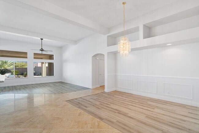 Building Photo - 4 bed, 2.5 bath single-story home in the g...