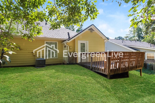 Building Photo - 4947 Farmstead Ct NE