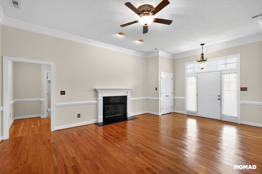 Building Photo - 401 Adler Ln