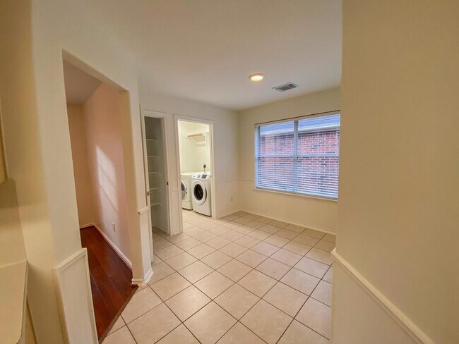 Building Photo - 54 N Queenscliff Cir