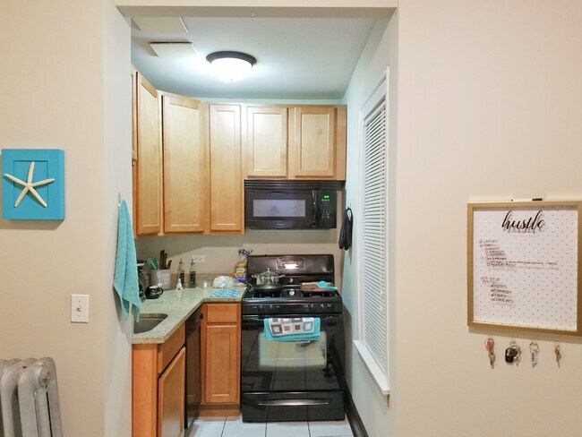 Building Photo - 1925 Grove Ave