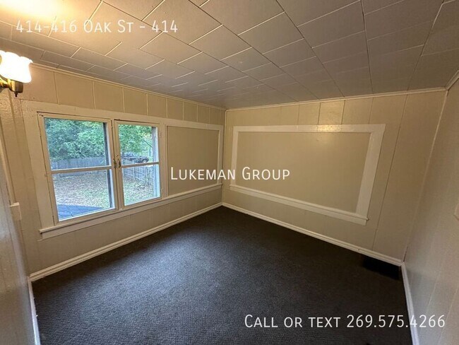 Building Photo - 414-416 Oak St-414