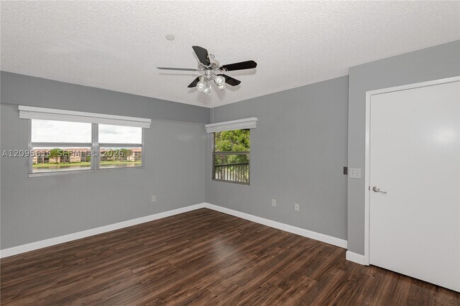 Building Photo - 550 SW 138th Ave