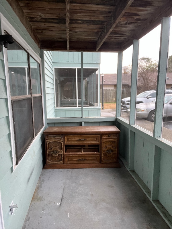 Building Photo - 1215 Shalom Dr