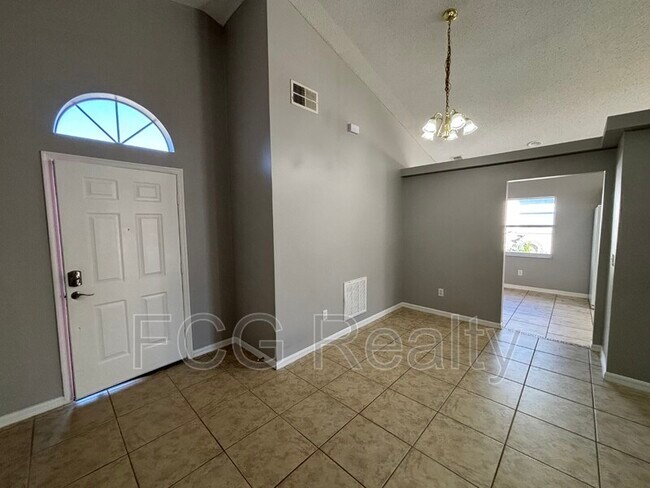 Building Photo - 715 Piermont Dr