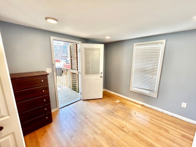 Building Photo - Varsity Management