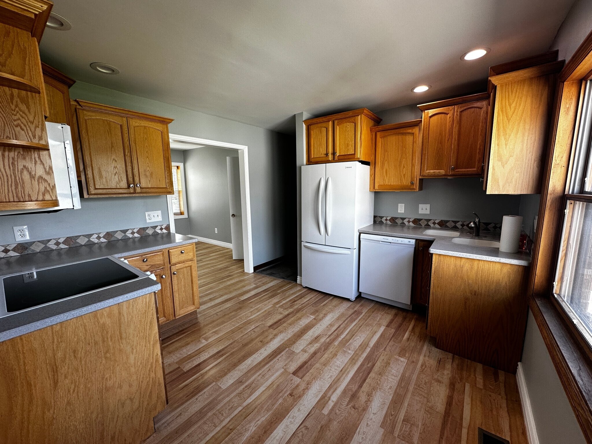 Building Photo - 2019 E Lambourne Ave