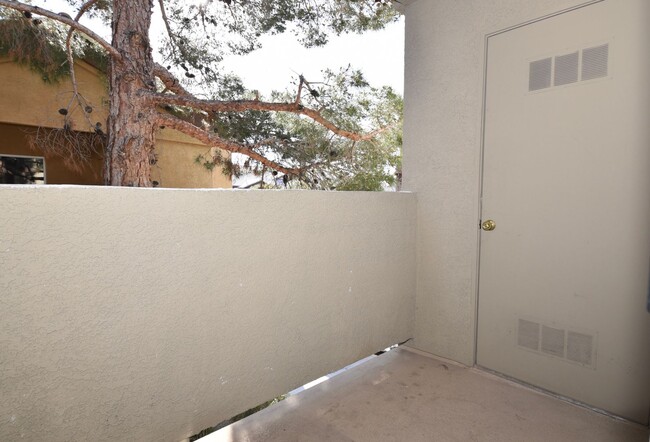 Building Photo - Specious 2-Bed / 2-Bath Condo at Desert Pi...