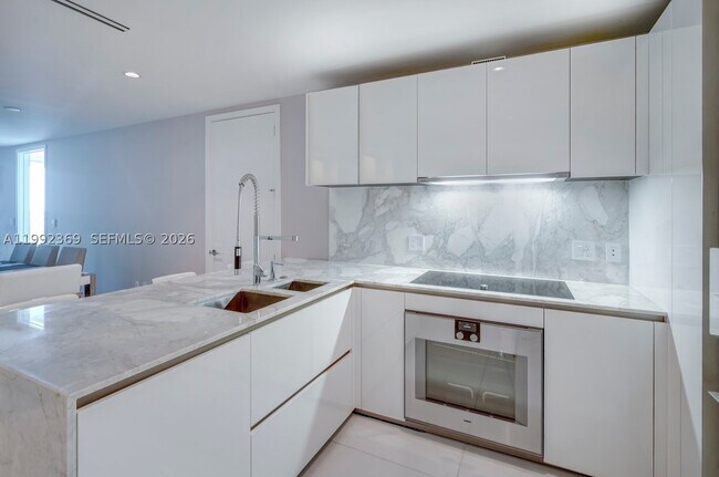 Building Photo - 10203 Collins Ave