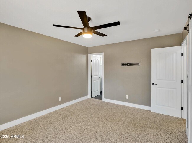 Building Photo - 3118 S Evergreen Rd