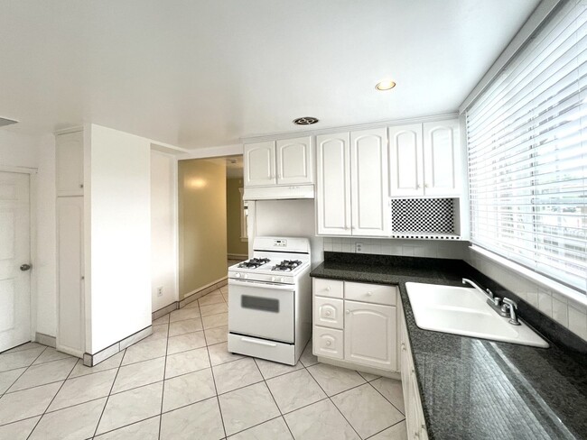 Building Photo - RV T 1063-1067