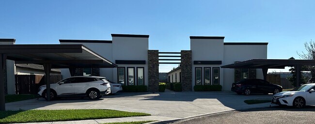 Building Photo - 216 Teak Dr