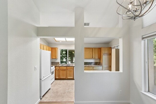 Building Photo - 3 Bedroom in Mace Ranch