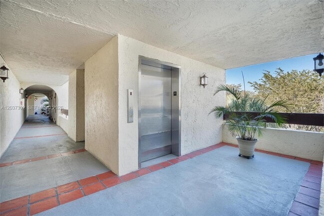 Building Photo - 9040 SW 125th Ave