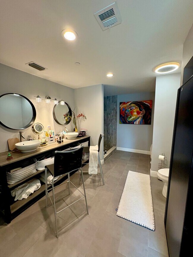 Building Photo - 2450 SW Cameo Blvd