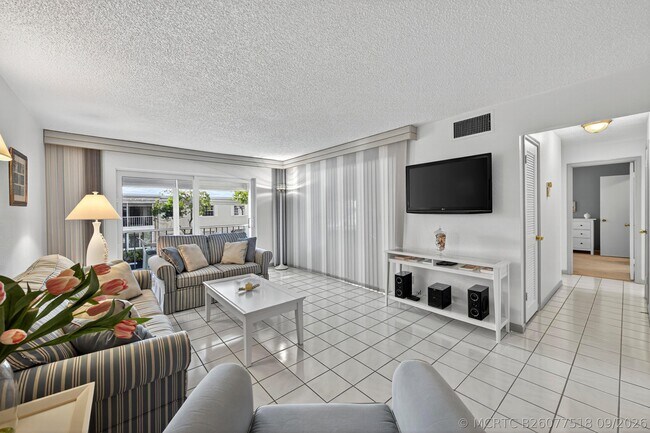 Building Photo - 6417 Bay Club Dr