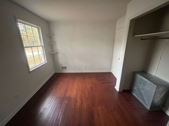 Building Photo - 3 bed, 1 1/2 bath  Forest Acres brick home located off of Satchel Ford Rd