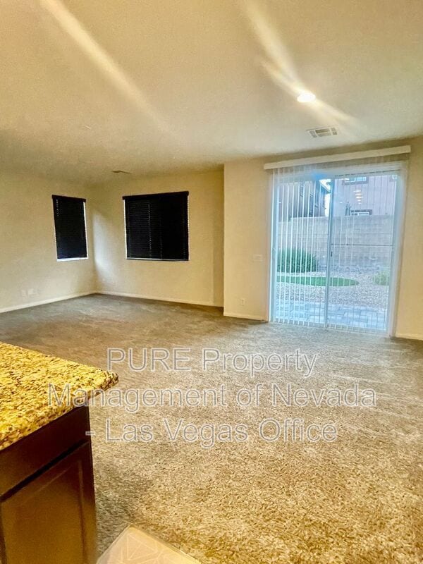 Building Photo - 117 Castle Course Ave