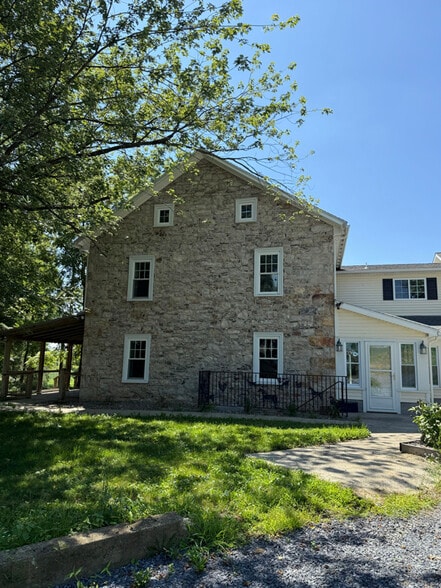 Building Photo - 2637 Mountain Rd