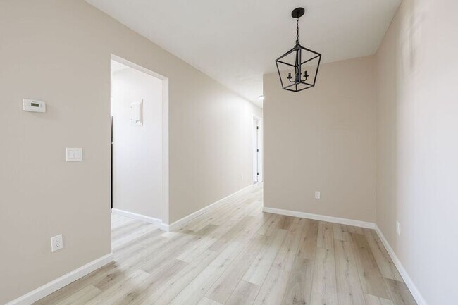 Building Photo - 35 Oakmount Ave