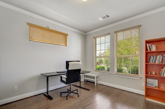 Building Photo - 5813 Viejo Dr