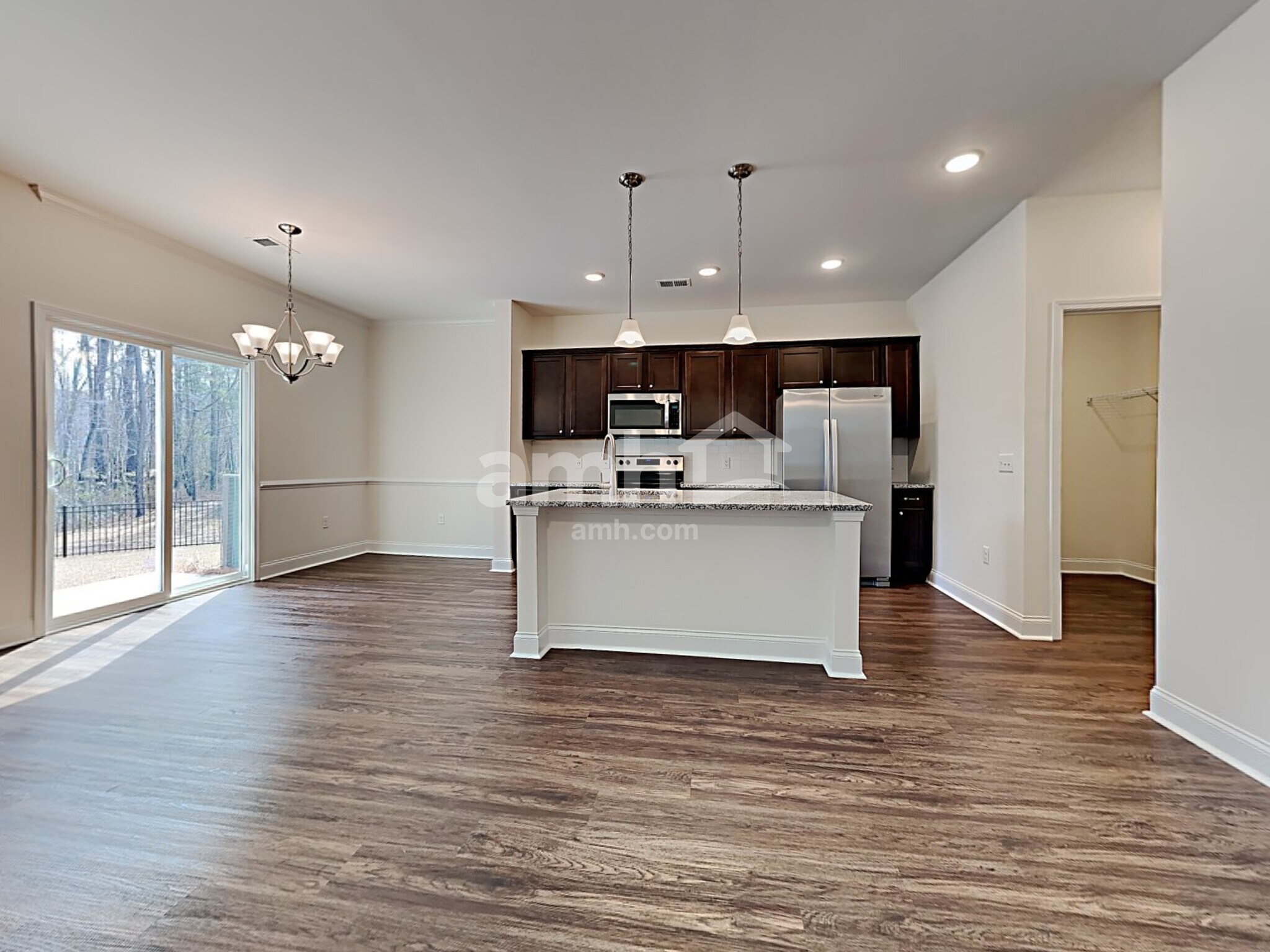 Building Photo - 126 Thatchet Dr