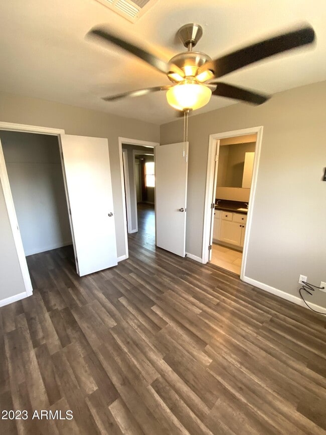 Building Photo - 4627 W Rose Ln