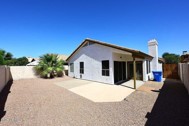 Building Photo - 4331 E Siesta Ln