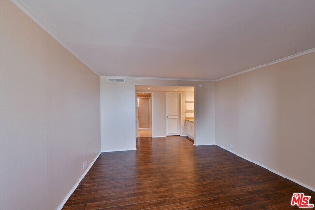 Building Photo - 10535 Wilshire Blvd
