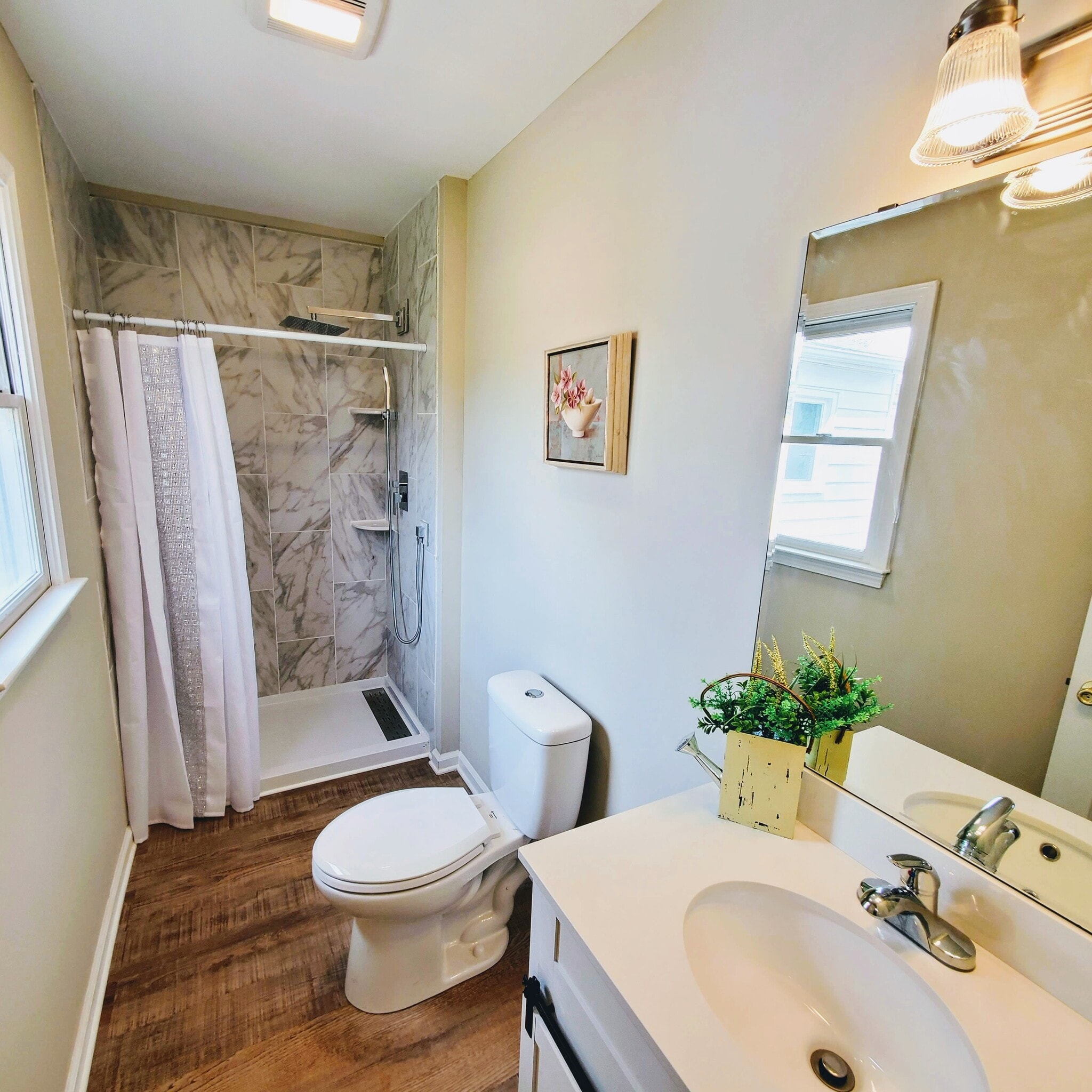 Bath 1 - 1324 Kenwood Street