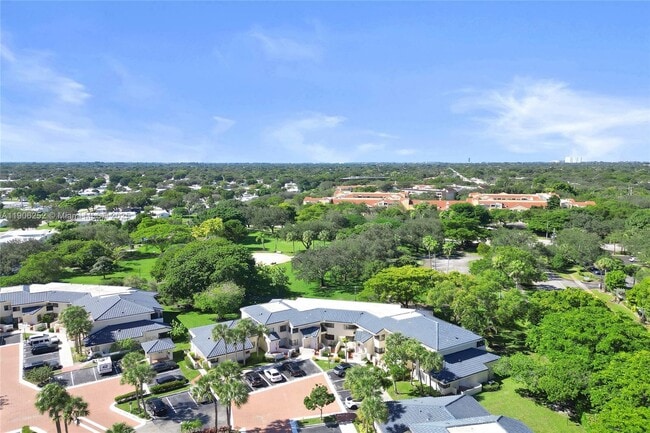 Building Photo - 8137 NW 17th Manor