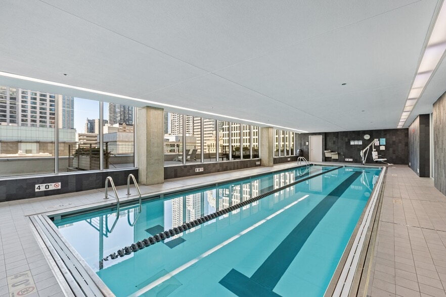 Building Photo - 550 N Saint Clair St