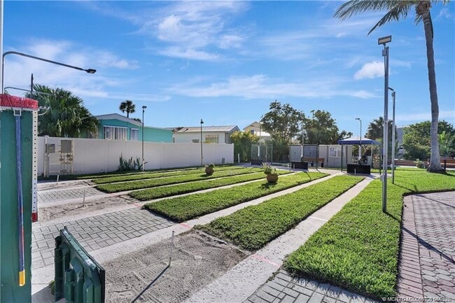 Building Photo - 976 Nettles Blvd