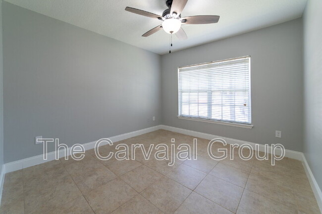 Building Photo - 725 Crest Pines Dr