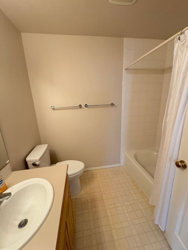 Building Photo - 2bd/2ba Edmonds Condo