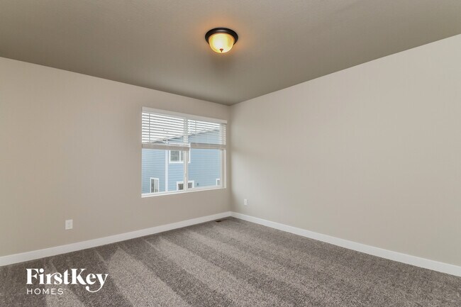 Building Photo - 11164 Murrelet Dr