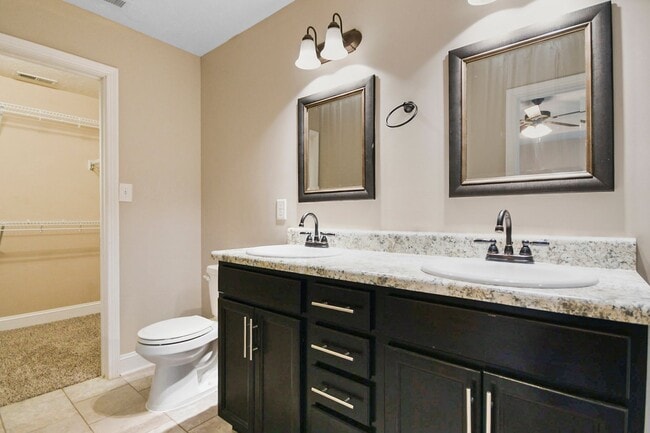 Building Photo - Pet Friendly Three Bedroom!