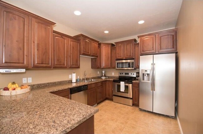 Building Photo - Beautiful 4 bedroom Riverton Townhome for ...