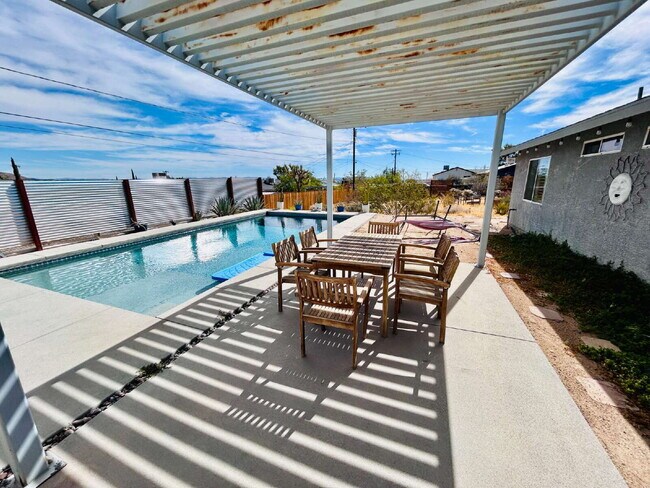 Building Photo - Charming 3 Bedroom House with Pool in Friendly Hills, Joshua Tree