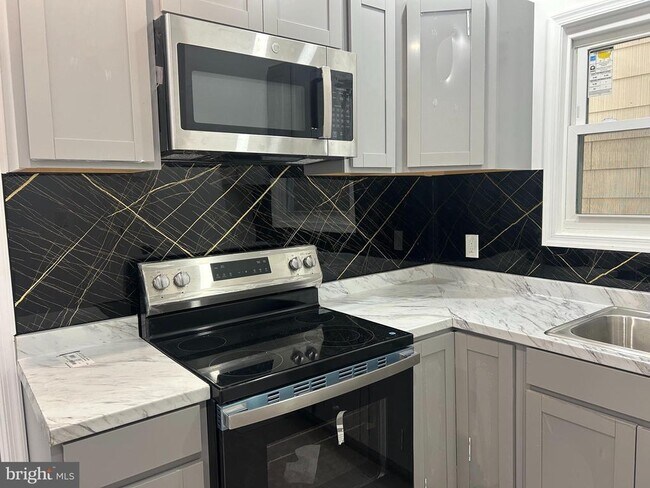 Building Photo - 222 W Patterson St