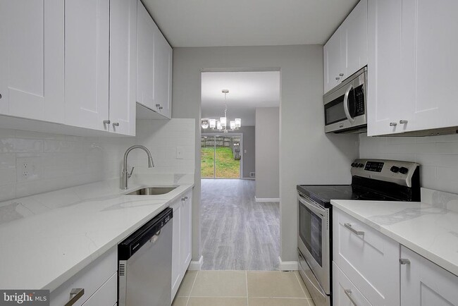 Building Photo - 178 Daimler Dr