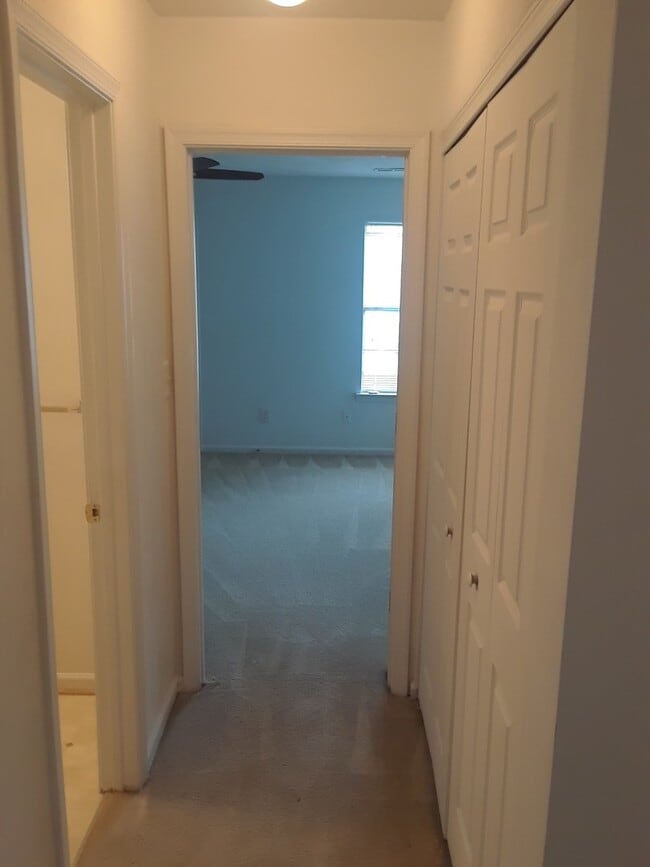 Building Photo - Suffolk: 3 bedrooms, 2.5 bathrooms near Obici