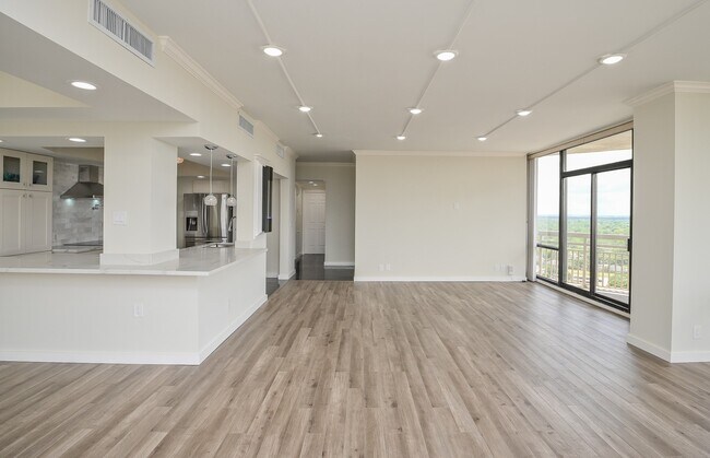 Building Photo - 15 Greenway Plz