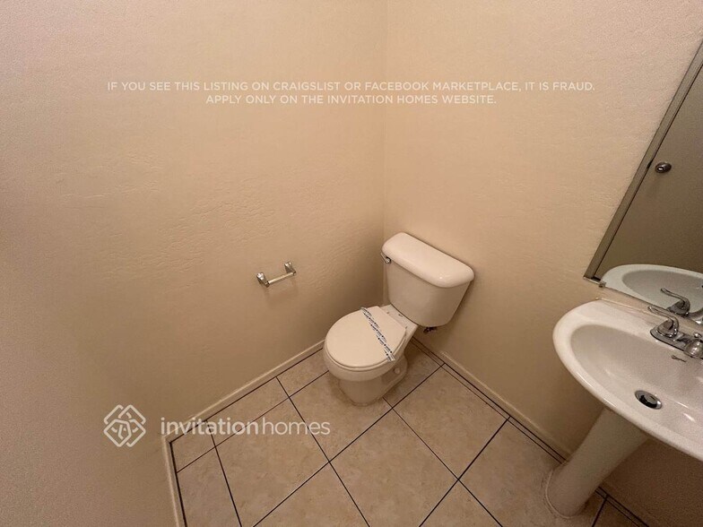 Building Photo - 10125 E Billings St